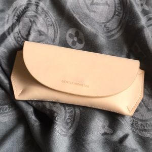Gentle monster  leather glasses case